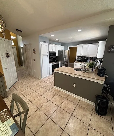 643 Basingstoke Ct — Photo 15