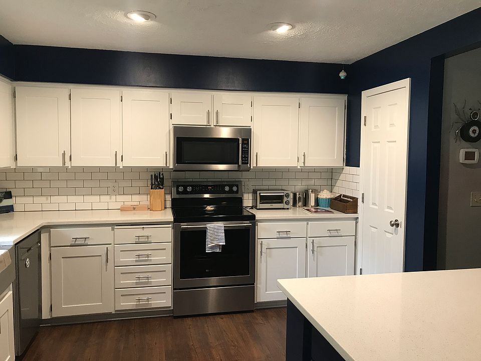 1st image of 1523 S 161st St