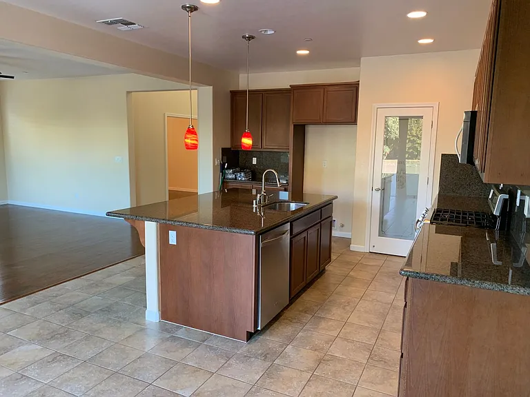 819 N Museo Dr — Photo 6