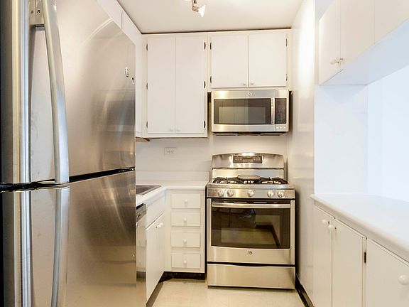 5th image of 330 E 39th St APT 20B