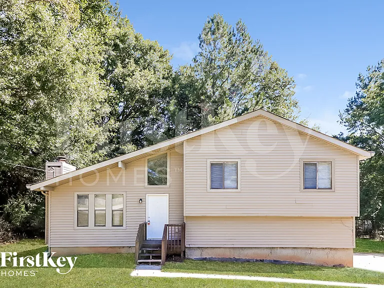 3201 Delhi Dr — Photo 1