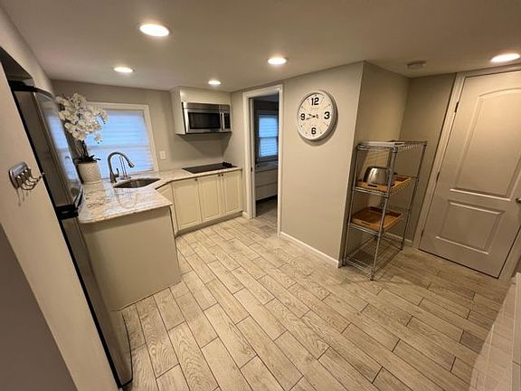 2nd image of 632 Lido Blvd