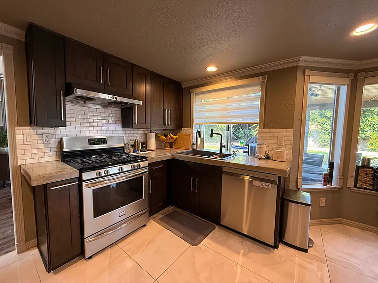 522 Delany Ct — Photo 8