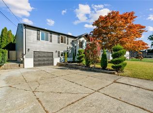 19 Freedom Ct, Johnston, RI 02919