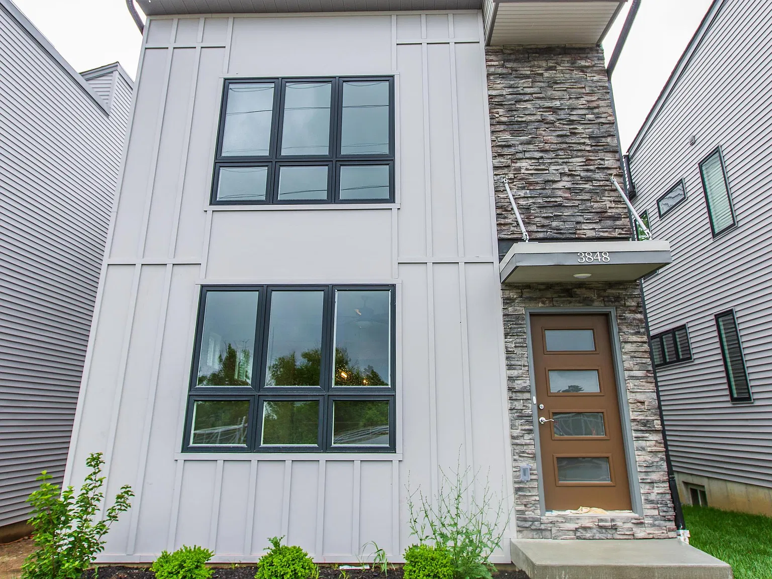 3 bed, 3.5 bath, 2797 sqft, $3,800 — Photo 1
