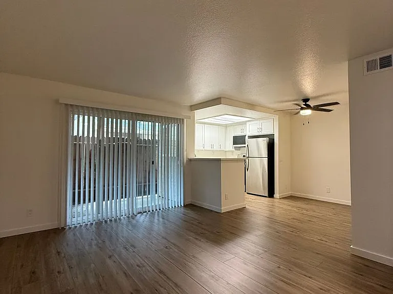 28465 Felix Valdez Ave — Photo 4