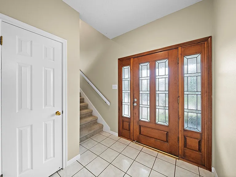 2523 Baycrest Dr — Photo 3