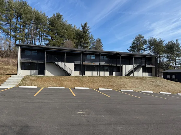 46 Parkway Pl, Vienna, WV 26105