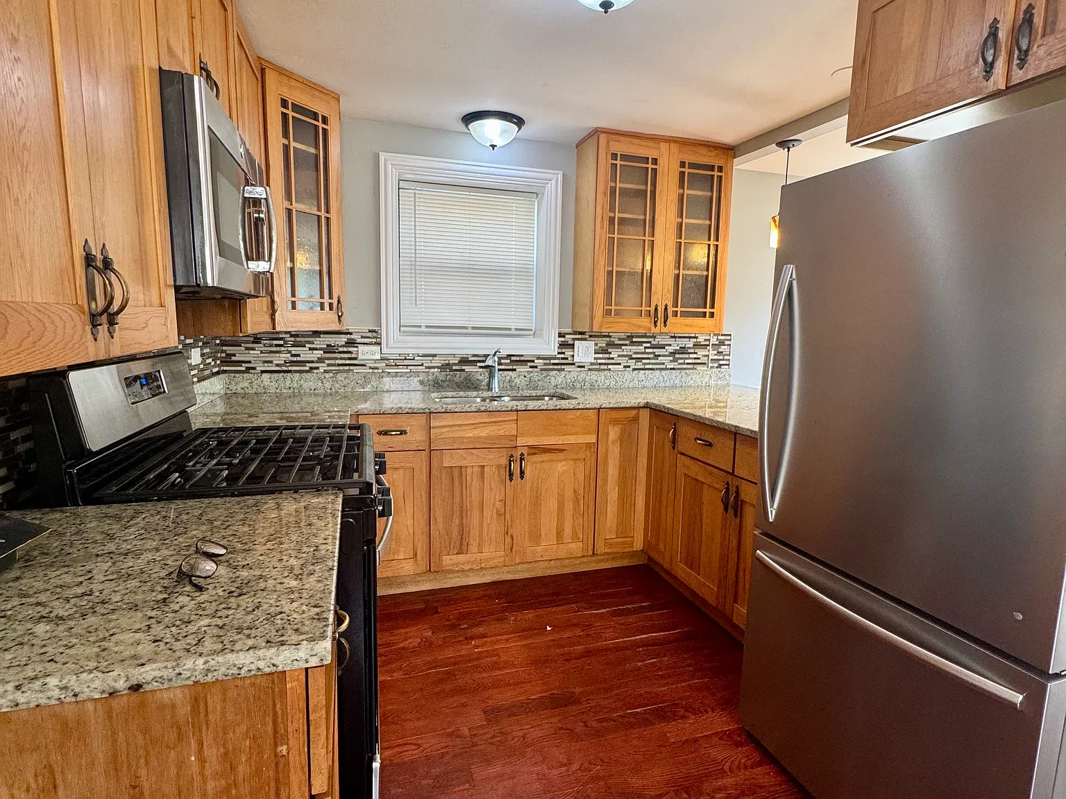 5 bed, 1.5 bath, 975 sqft, $2,750 — Photo 4