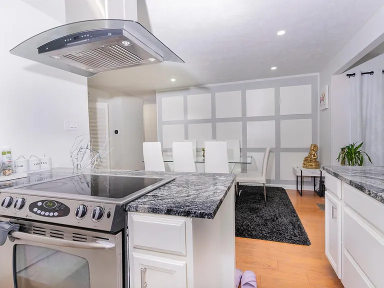 1620 W Northgate Dr — Photo 13