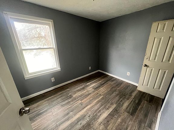 5th image of 696 Hopkins St APT 1