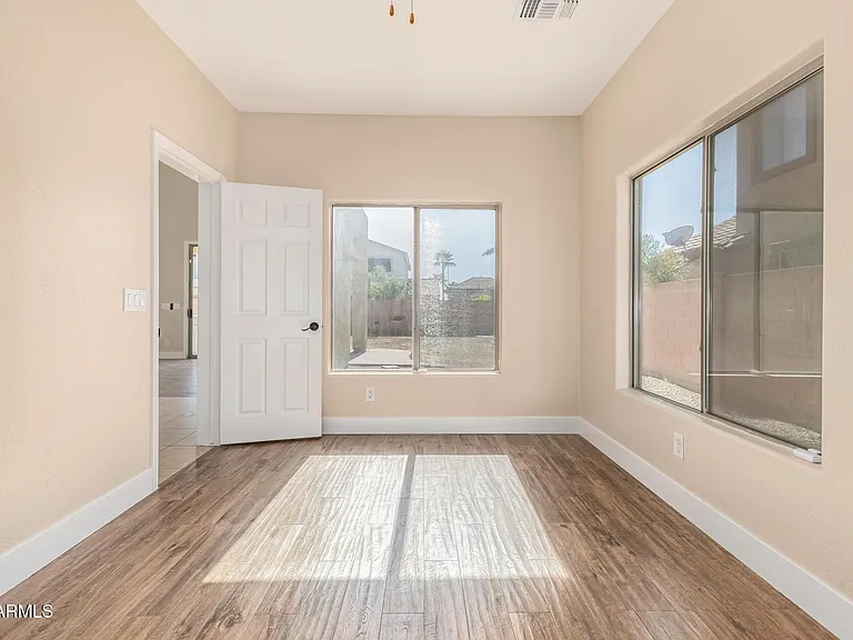 10625 E Knowles Ave — Photo 31