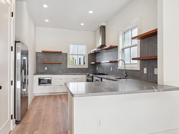 4th image of 957 Saint Mary St
