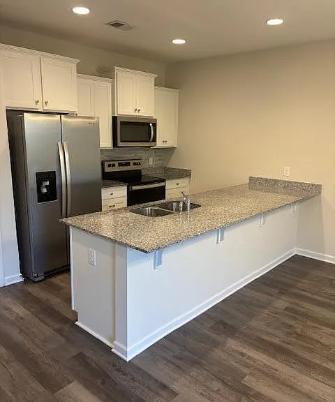 1860 Payne Dr — Photo 2