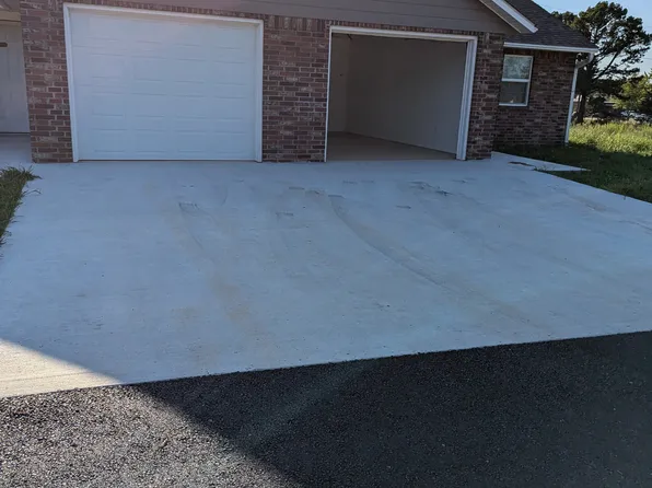 732 Garhart St #A, Stilwell, OK 74960