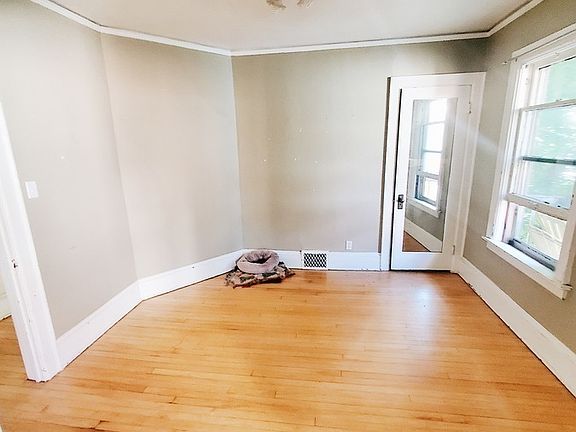 2nd image of 2849 N Pierce St #C