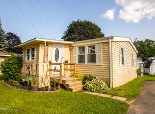 16 Lakewood Dr, Pittsfield, MA