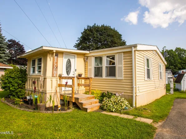 16 Lakewood Dr, Pittsfield, MA 01201