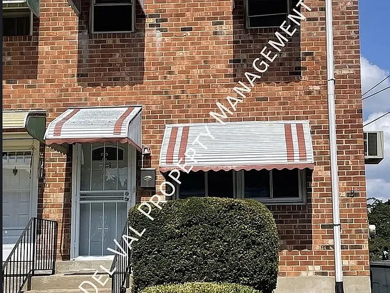 409 Jackson Ave — Photo 1
