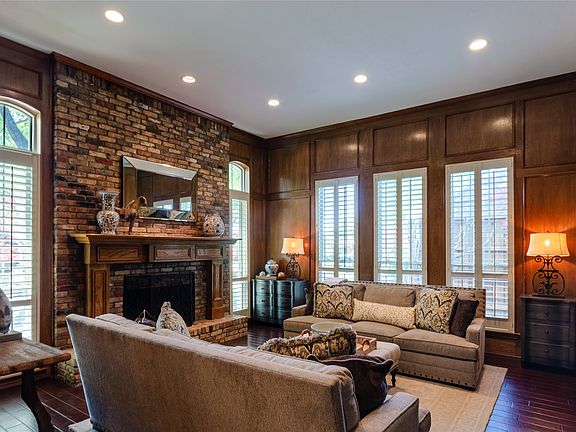 3rd image of 2605 Rothland Ln