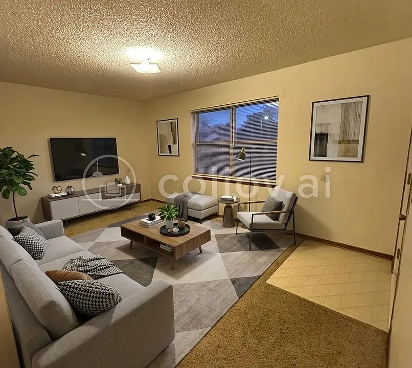 602 W Main St