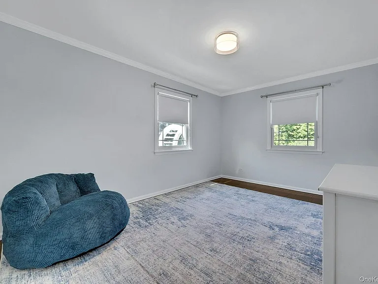 4 Lorraine Dr — Photo 17