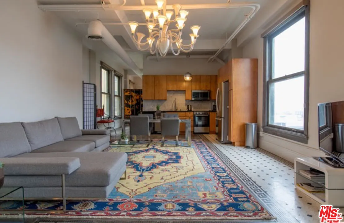 1 bed, 1.0 bath, 910 sqft, $3,250 — Photo 3