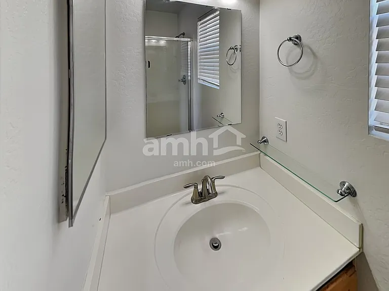 11801 N Olive St — Photo 12