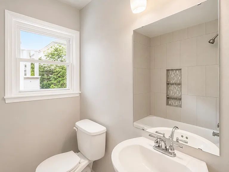 4713 N Harvey Pkwy — Photo 11