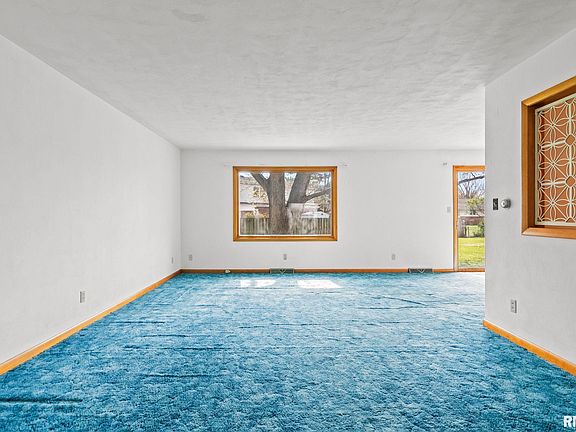 5th image of 14 Pinehurst Dr