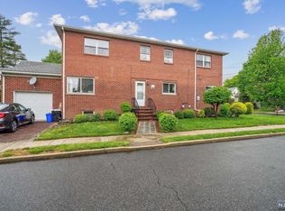 222 Forest Rd, Fort Lee, NJ 07024