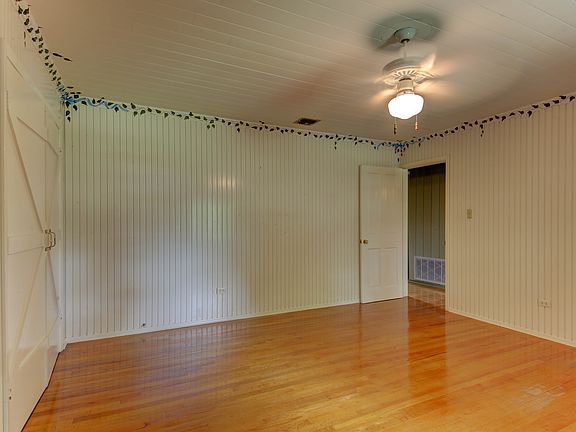 Upstairs bedroom 3