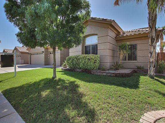 3rd image of 1313 W Indigo Dr