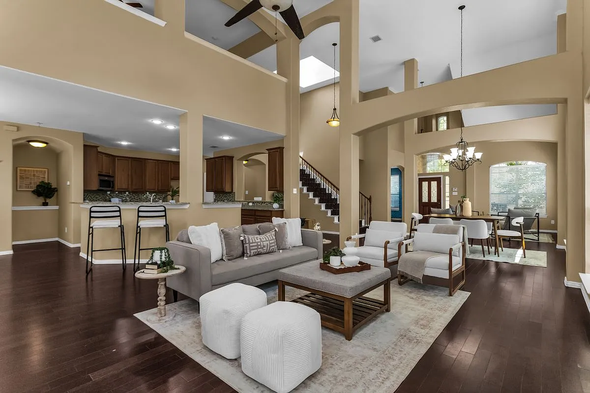 4 bed, 3.5 bath, 3980 sqft, $3,900 — Photo 1