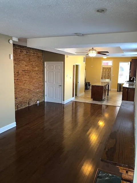 2 bed, 1.5 bath, 1400 sqft, $1,800 — Photo 2