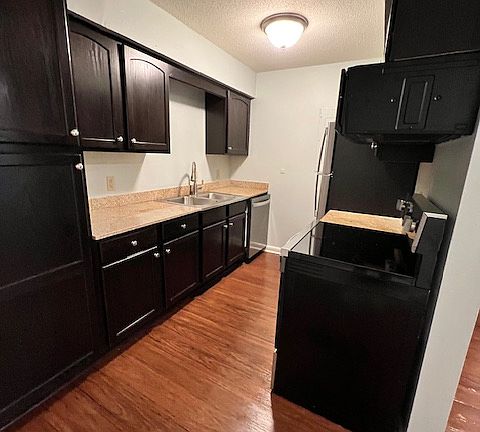 5th image of 503 E 6th St APT 2F