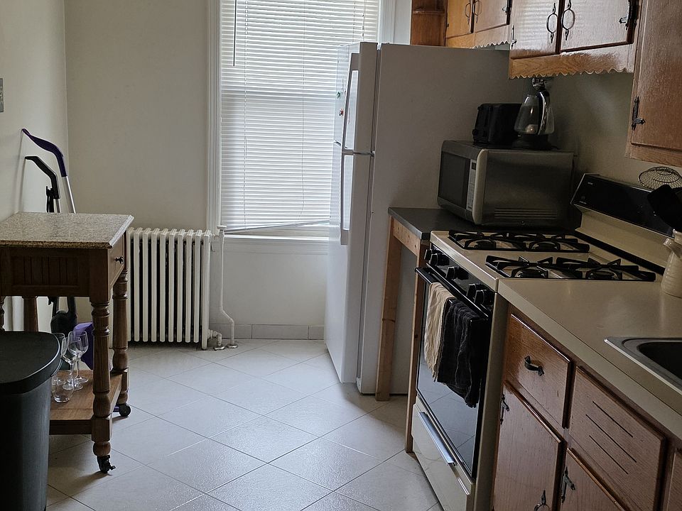 Eat in kitchen