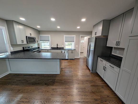3rd image of 619 N Churton St