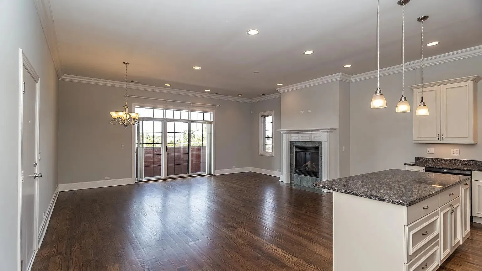 3 bed, 1900 sqft, $3,800 — Photo 2