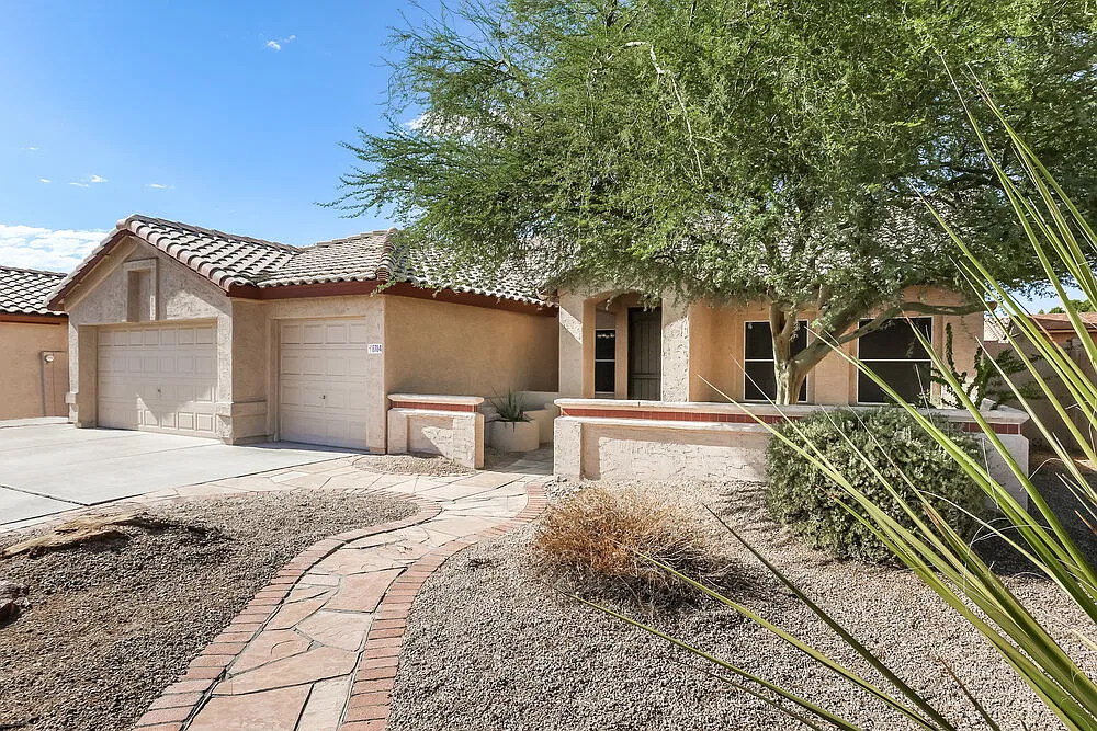 3 bed, 2.0 bath, 1888 sqft, $2,420 — Photo 3