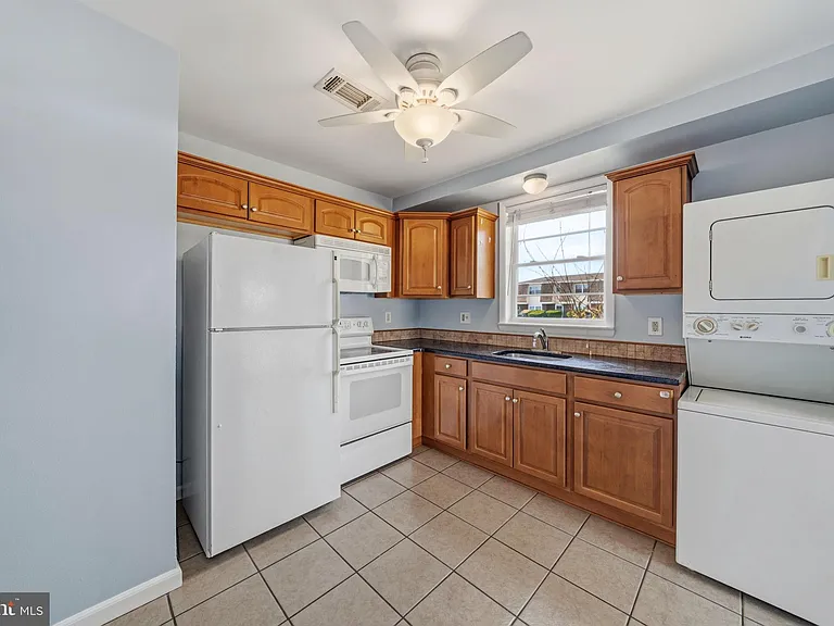 24 Florence Tollgate Pl #1 — Photo 9