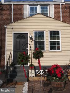 714 Farragut Pl NE, Washington, DC, 20017