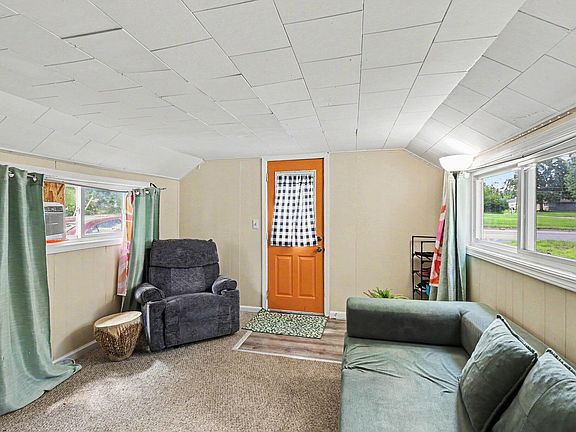 5th image of 2347 Lansing Ave