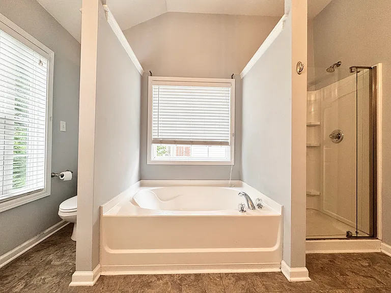 9708 Walkers Glen Dr — Photo 8
