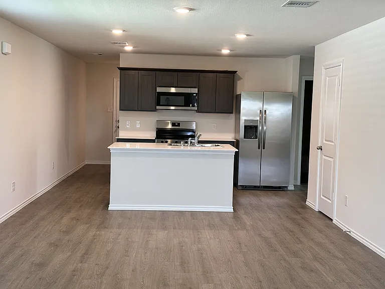 1128 Southfield Dr — Photo 3