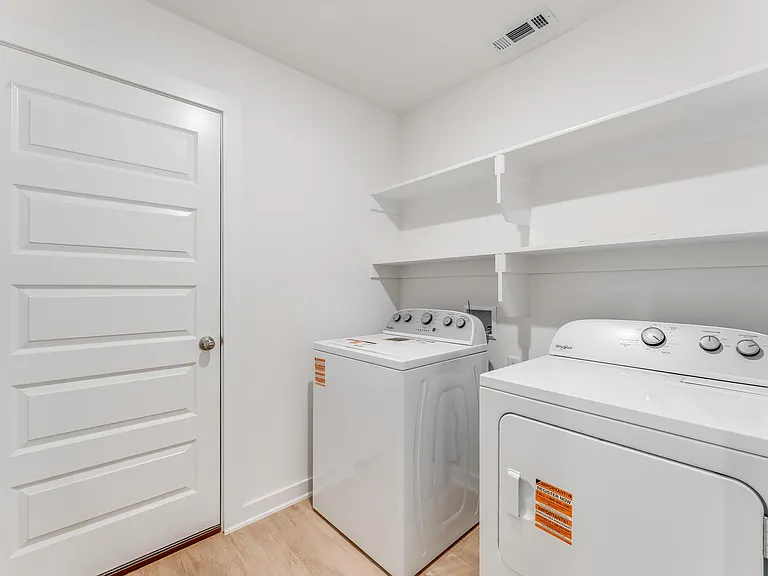 114 S Maroon Ave — Photo 14