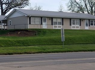 1304 10th Ave APT 5, Belle Plaine, IA 52208