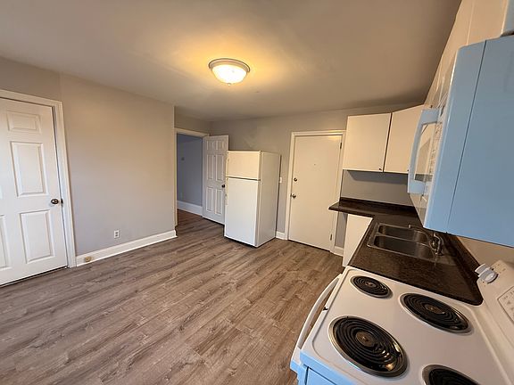 3rd image of 183 Whipple St #1NORTH
