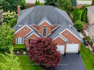 19 Pioneer Tower Cres, Kitchener, ON N2P2L2