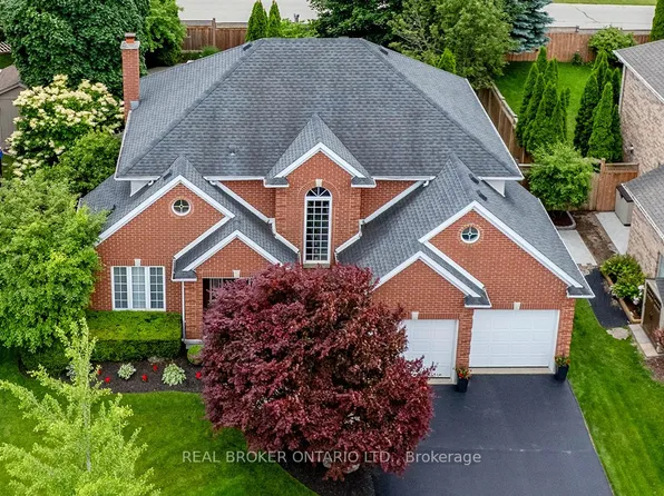 19 Pioneer Tower Cres, Kitchener, ON N2P 2L2